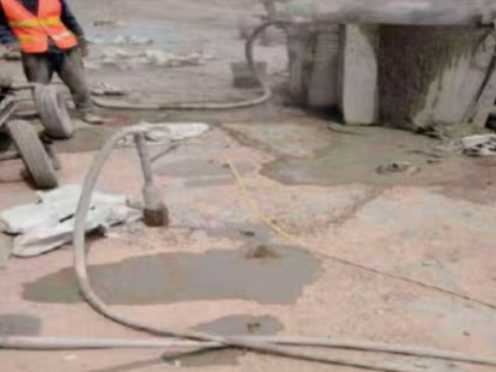 班玛水泥混凝土路面板底注浆技术 路面脱空注浆整治方案